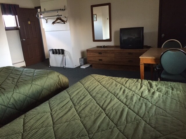 More Photos Of 100 Silver St, Hurley Hotel For Sale