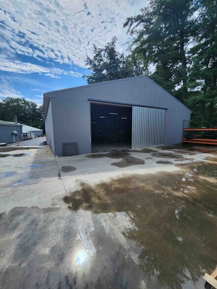 More Photos Of 48-52 Worcester Rd, Sterling Warehouse For Lease