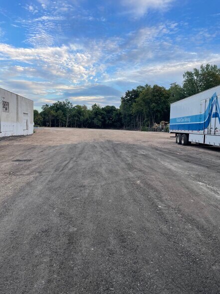 More Photos Of 113-114 Whitehead Ave, South River Land For Lease