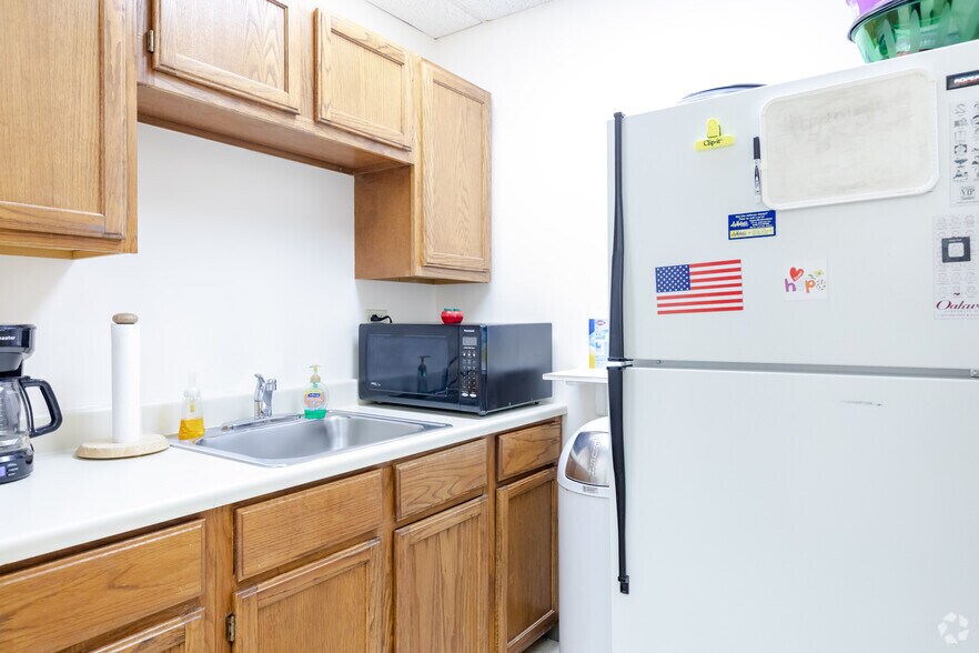 More Photos Of 799 Roosevelt Rd, Glen Ellyn Office For Lease