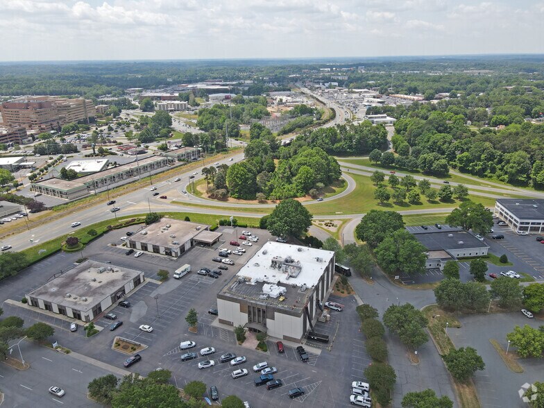 More Photos Of 1100 S Stratford Rd, Winston-Salem Unknown For Lease