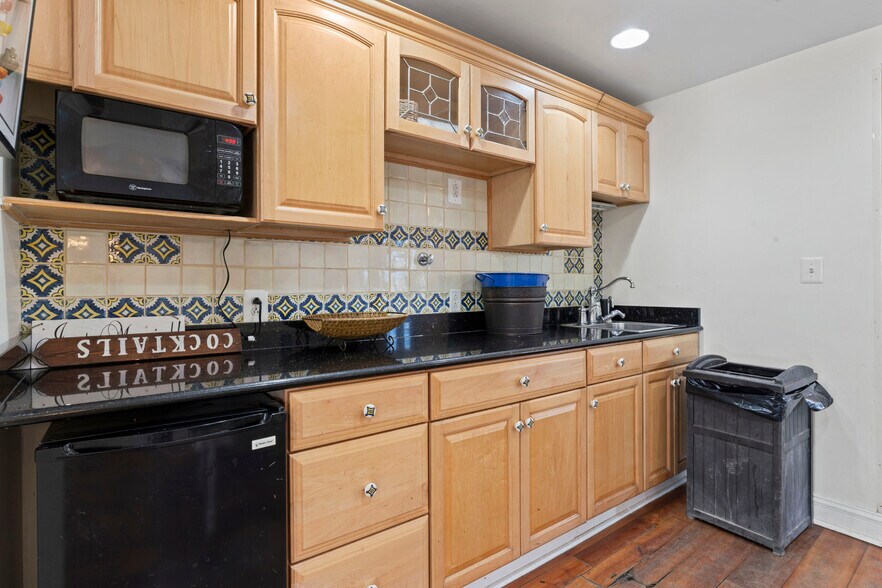 More Photos Of 23130 Briar Patch Ln, Middleburg Hospitality For Sale