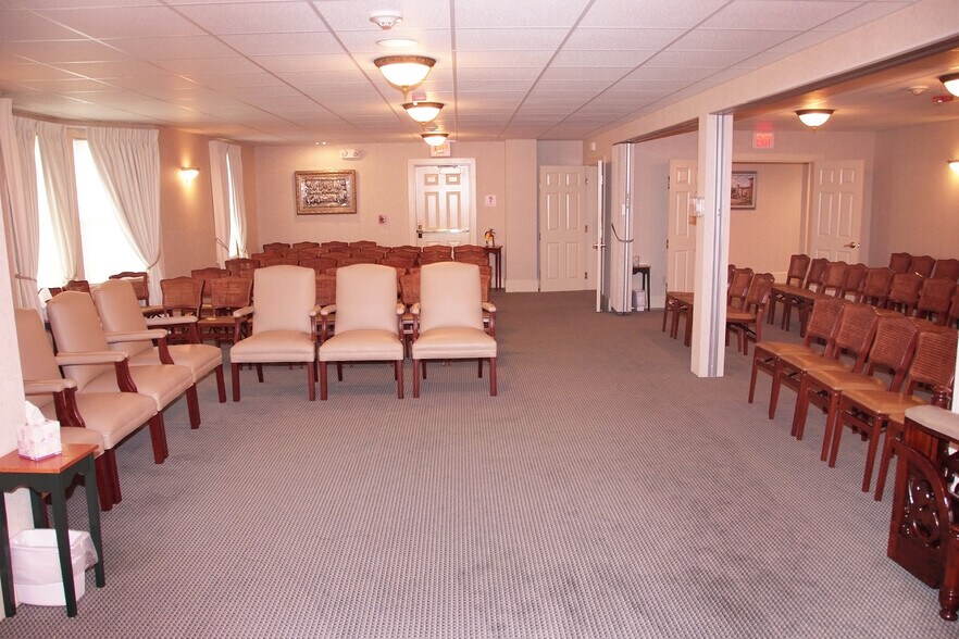 More Photos Of 512 N Front St, New Bedford Storefront Retail Residential For Sale