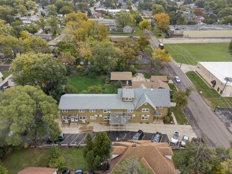 More Photos Of 304 Hankes Ave, Aurora Apartments For Sale