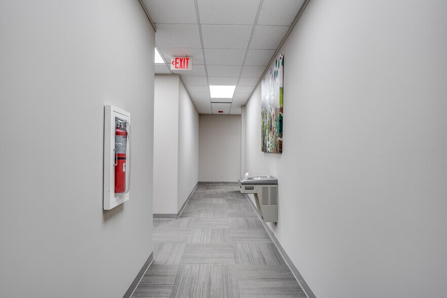 More Photos Of 4901 Glenwood Ave, Raleigh Office For Lease