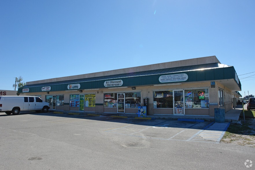 Primary Photo Of 464-494 SE Monterey Rd, Stuart General Retail For Lease