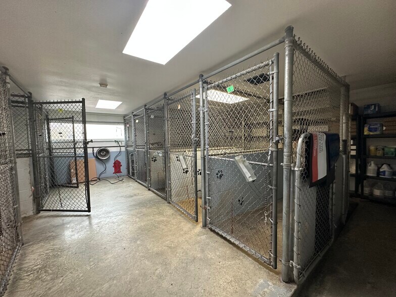 More Photos Of 13018 Newcastle Way, Newcastle Veterinarian Kennel For Sale