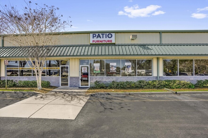 Primary Photo Of 2100 Ronald Reagan Blvd, Longwood Showroom For Sale