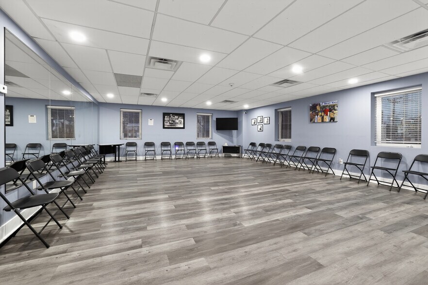 More Photos Of 1501 N Walnut St, Wilmington Office For Sale