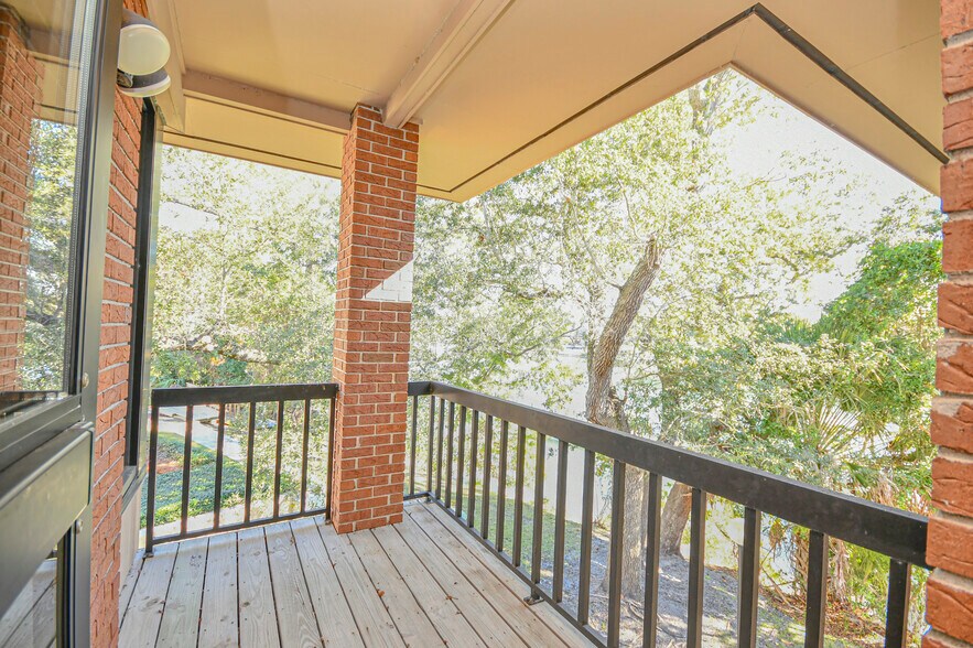 More Photos Of 220 Mckenzie Ave, Panama City Office For Sale