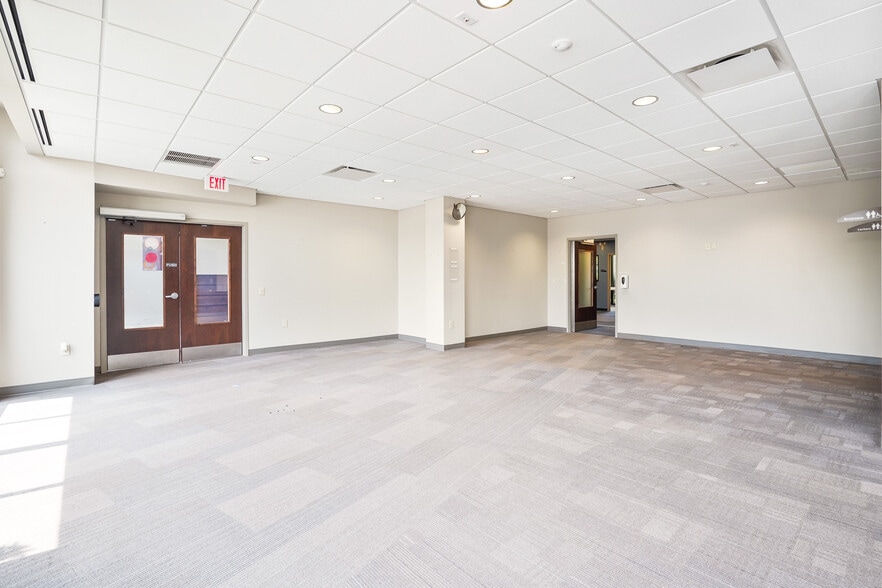 More Photos Of 560 N Cleveland Ave, Westerville Medical For Sale