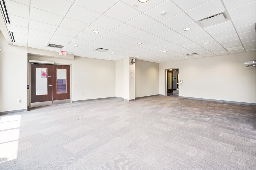 More Photos Of 560 N Cleveland Ave, Westerville Medical For Lease