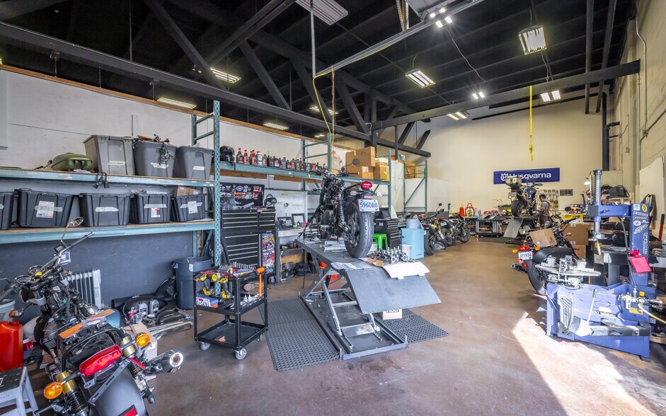 More Photos Of 3057-3059 Grandview Hwy, Vancouver Showroom For Sale