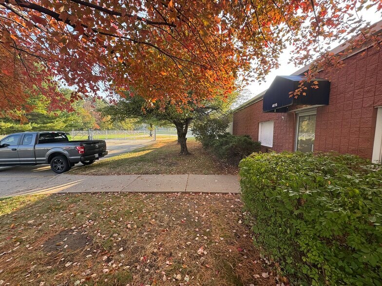 More Photos Of 4616 Enterprise Dr, Bartonville Industrial For Sale