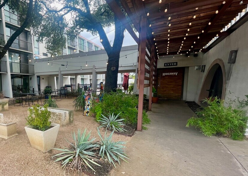More Photos Of 4323 S Interstate 35, Austin Restaurant For Sale