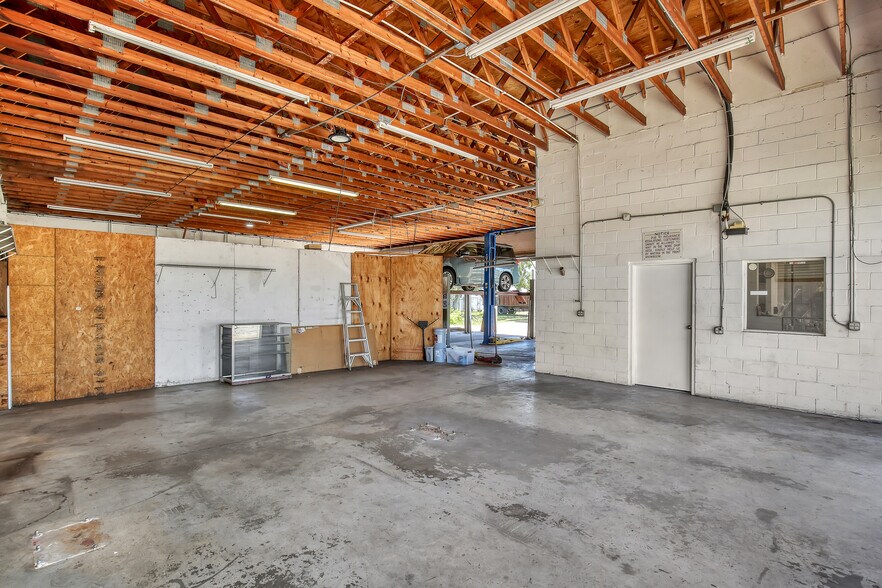 More Photos Of 4509 Babcock St NE, Palm Bay Auto Repair For Lease