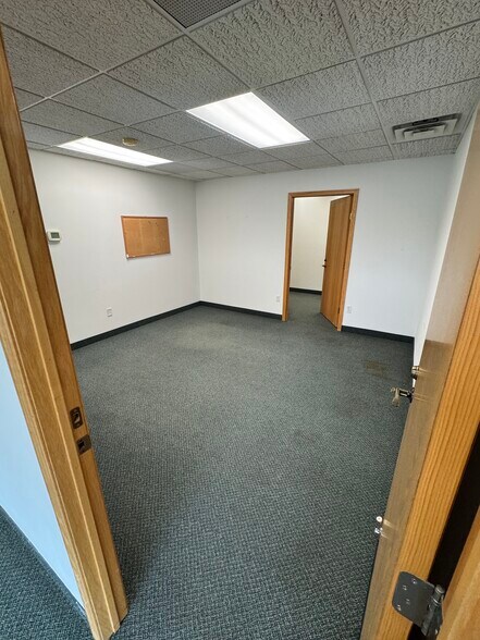 More Photos Of 5833 Pecan St, North Branch Office For Sale