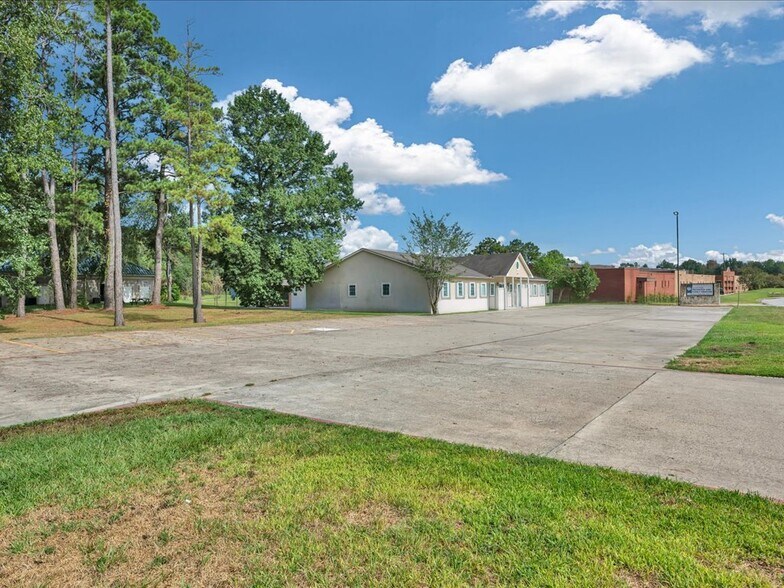 More Photos Of 203 Christie Dr, Lufkin Healthcare For Sale