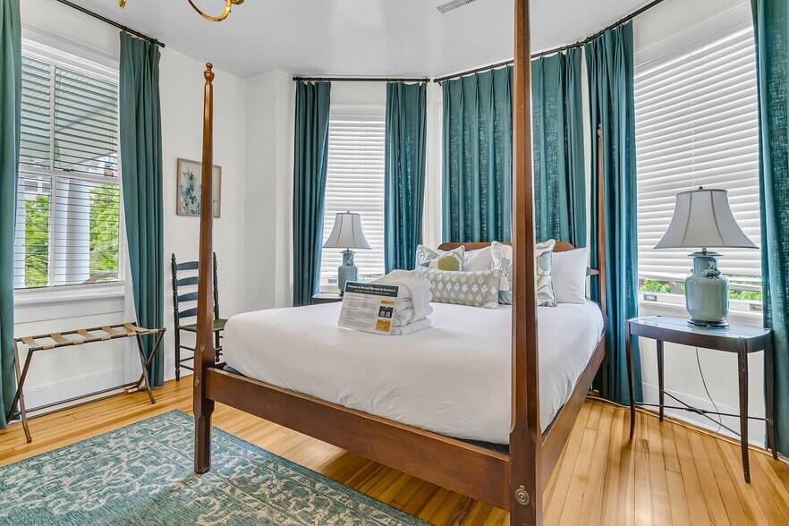 More Photos Of 184 Ashley Ave, Charleston Specialty For Sale