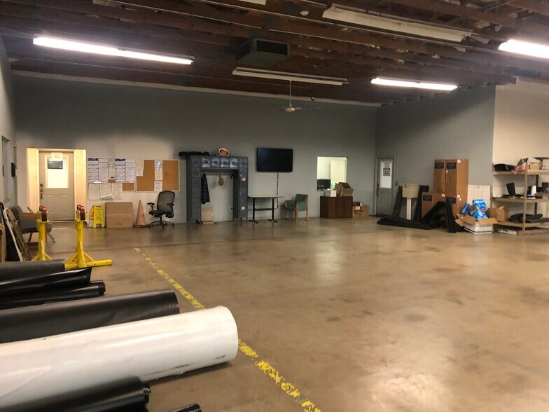 More Photos Of 439 S 3rd Ave, Avondale Manufacturing For Sale