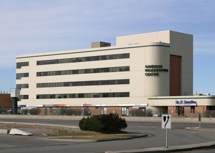 More Photos Of 2675 36th St NE, Calgary Medical For Lease