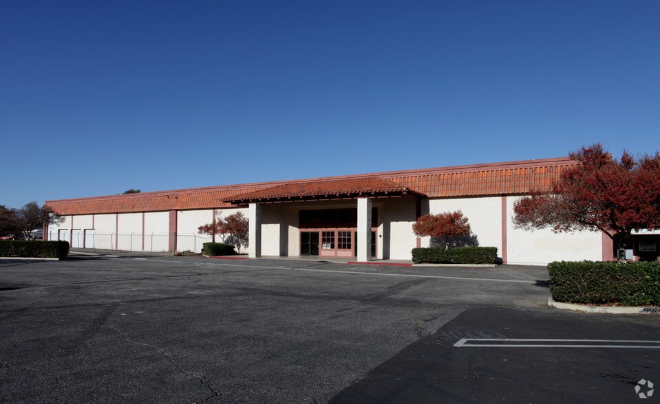 More Photos Of 32391 Riverside Dr, Lake Elsinore General Retail For Lease