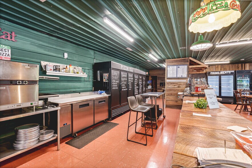 More Photos Of 112 Wilderness Rd, Mammoth Cave General Retail For Sale