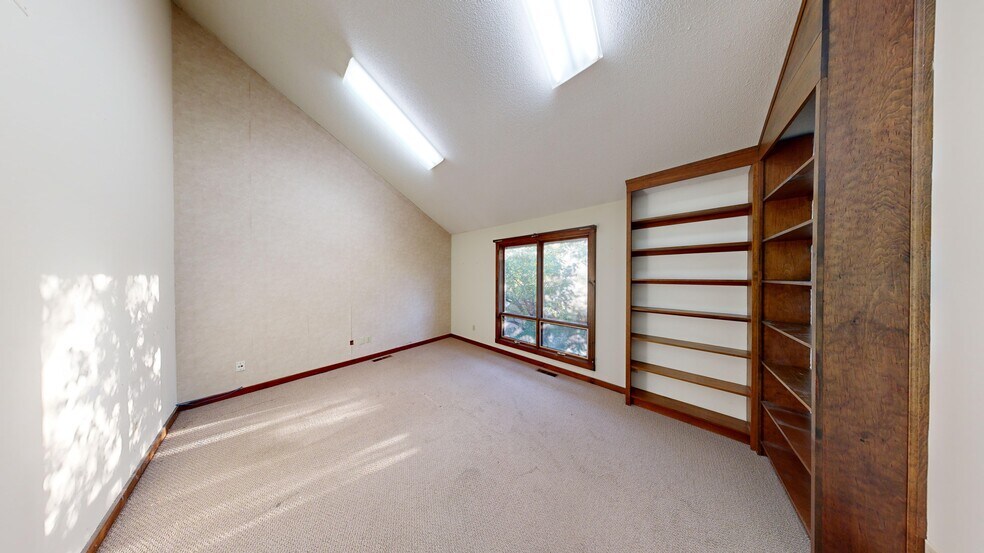 More Photos Of 205-217 E Washington Center Rd, Fort Wayne Office For Lease