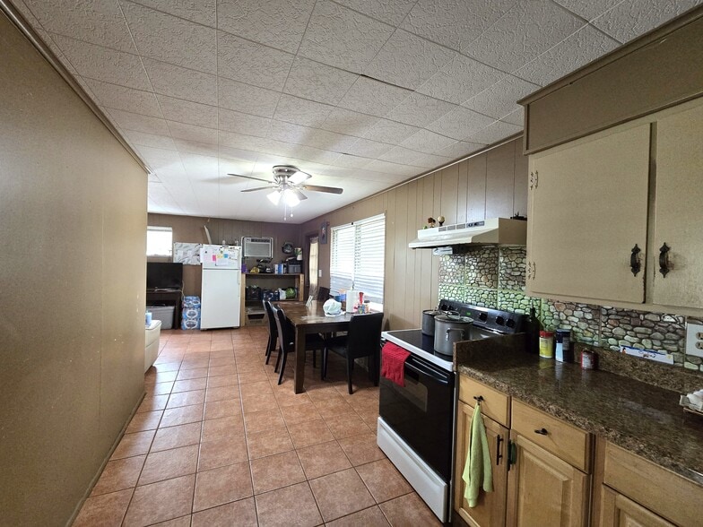 More Photos Of 912 Pearl Mary Cir, Plant City Apartments For Sale