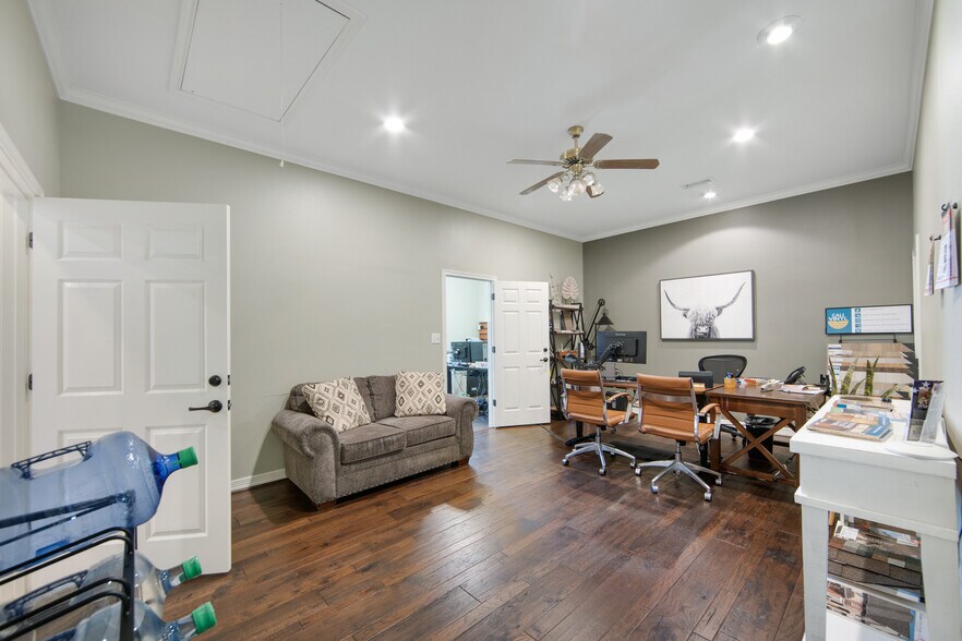 More Photos Of 140 State Highway 19, Huntsville Loft Creative Space For Sale