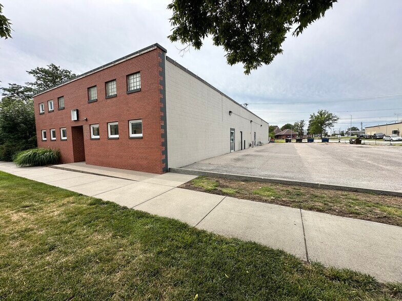 More Photos Of 1935 Q St, Lincoln Freestanding For Sale