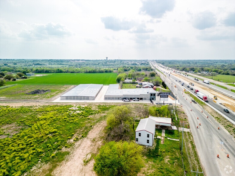 More Photos Of 14322 IH 10 E, Converse Self Storage For Lease