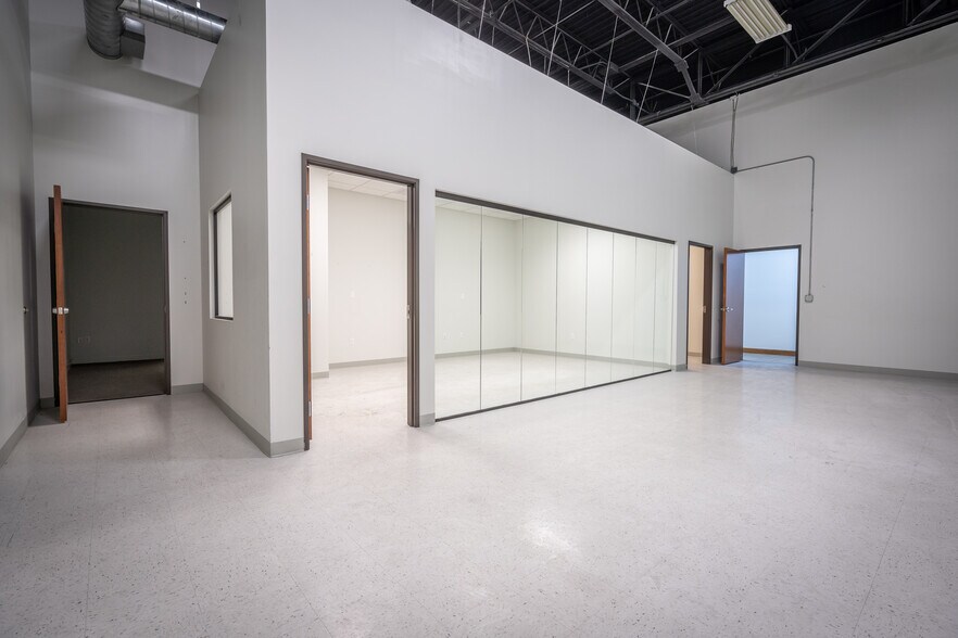 More Photos Of 1901-1923 Windsor Pl, Fort Worth Warehouse For Lease