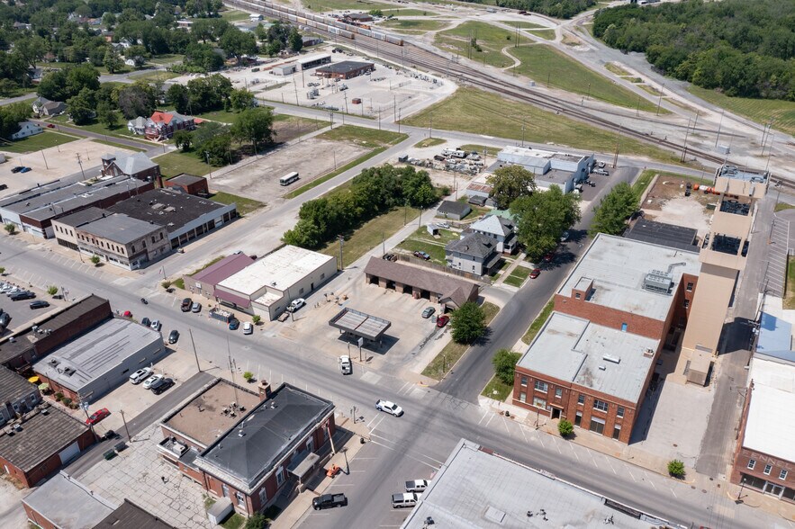 More Photos Of 301 W Coates St, Moberly Specialty For Sale