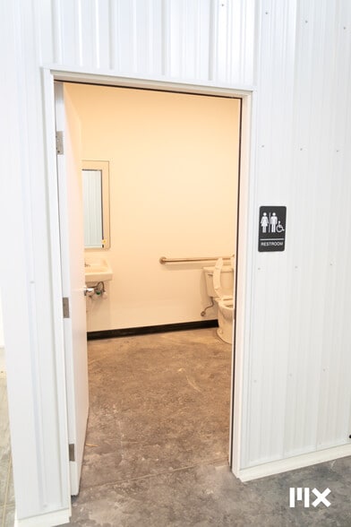 More Photos Of 1709 Dewent St, Jenison Light Manufacturing For Lease