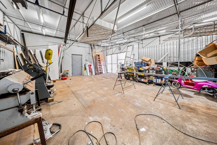 More Photos Of 2006 125th St, College Point Warehouse For Lease