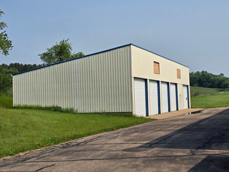More Photos Of 855 Industrial Dr, Mondovi Distribution For Lease