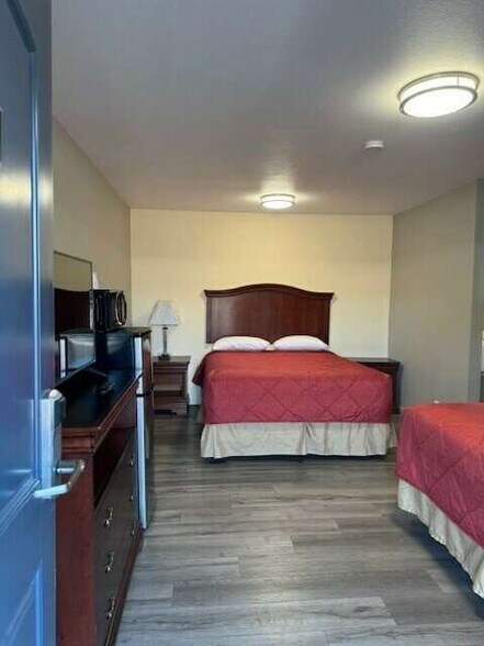 More Photos Of 1152 Main St, Springfield Hotel For Sale