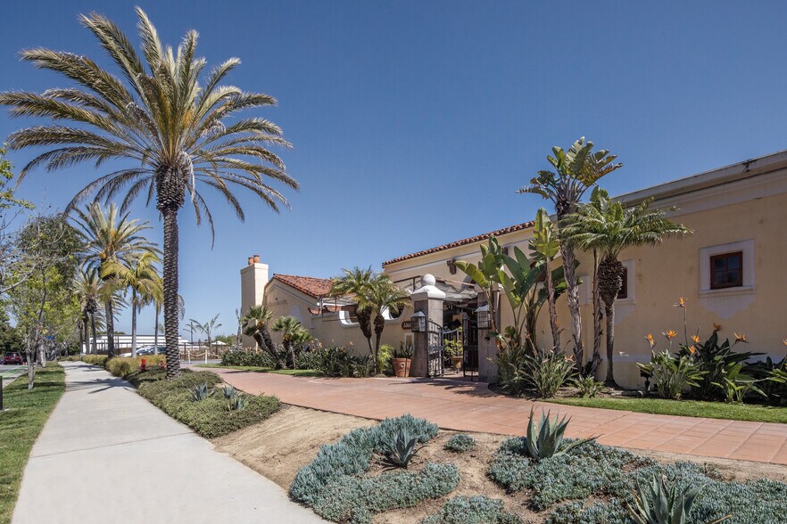 More Photos Of 3360 Ocean Park Blvd, Santa Monica Restaurant For Lease