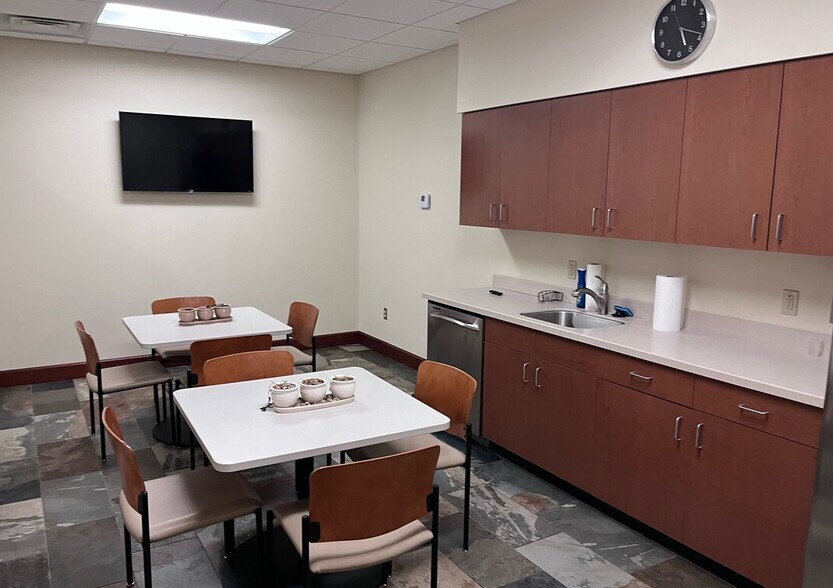 More Photos Of 3006 Mount Vernon Rd, Hurricane Office Residential For Sale