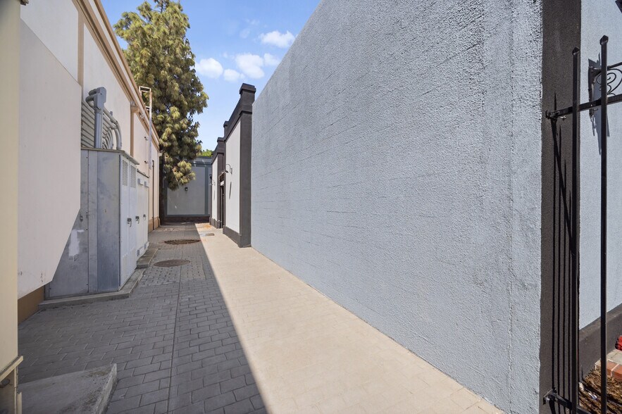 More Photos Of 145-147 N K St, Tulare Office For Sale