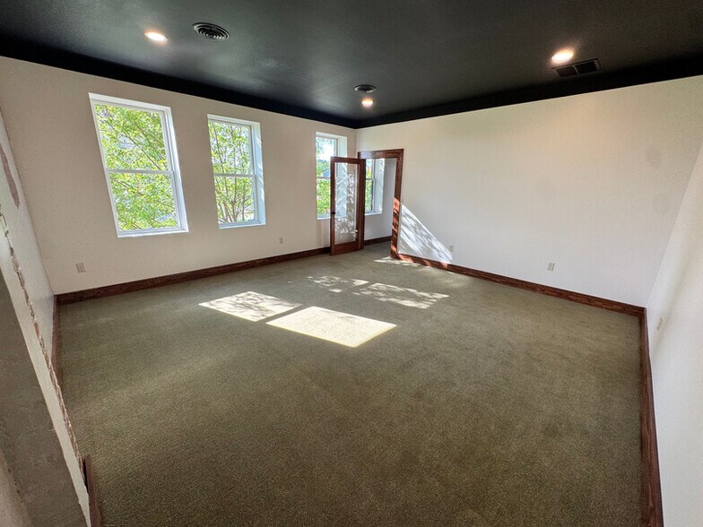 More Photos Of 31 N Federal St, Harrisonburg Coworking Space