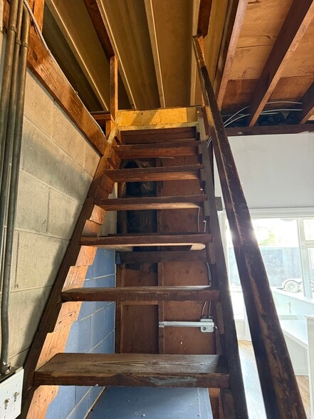 More Photos Of 1201 W Main St, Leesburg Service For Lease