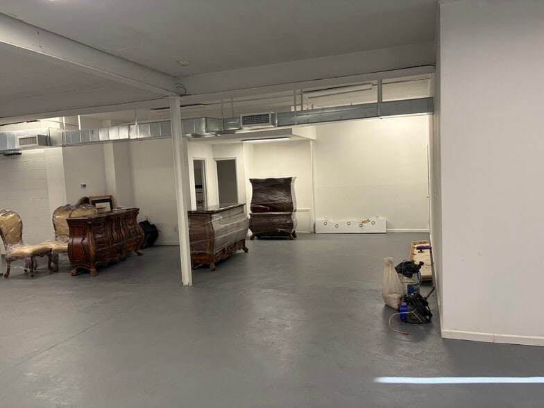 More Photos Of 2425 Long Beach Rd, Oceanside Flex For Lease