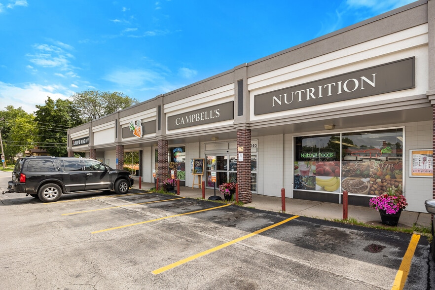 More Photos Of 4040-4125 University Ave, Des Moines Unknown For Lease