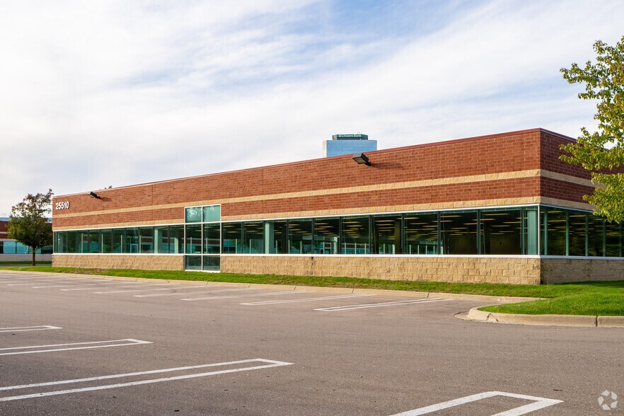 More Photos Of 25510 W 11 Mile Rd, Southfield Research And Development For Sale