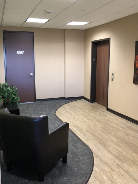 More Photos Of 330 Pelham Rd, Greenville Medical For Lease