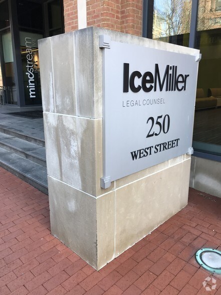More Photos Of 250 West St, Columbus Office For Lease