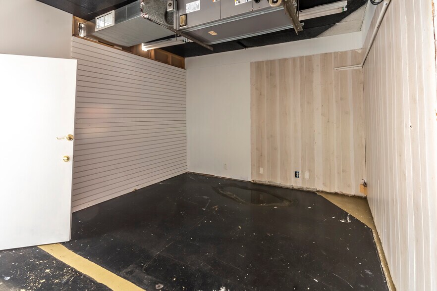 More Photos Of 300 S Illinois Ave, Carbondale Storefront Retail Office For Sale