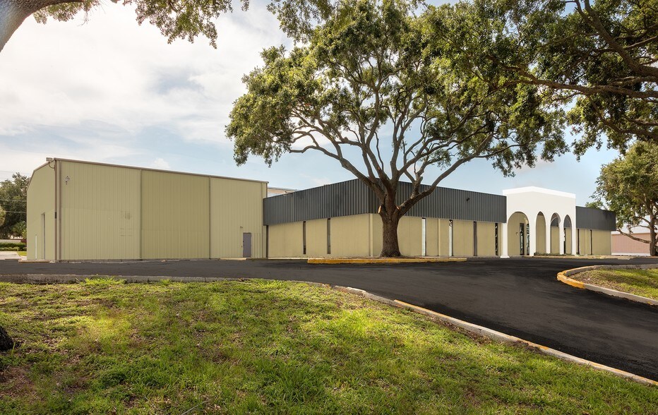 Primary Photo Of 650 6th St SW, Winter Haven Manufacturing For Lease